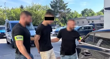 BRUTALNY NAPAD NA ULICY! SKOPALI 41-LATKA, BO NIE SPODOBAŁA IM SIĘ JEGO KOSZULKA!
