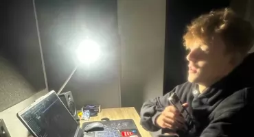 Nastolatek z Łukowa podbija serwisy streamingowe. Poznajcie Young Papi!
