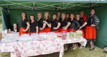 Wyjątkowy Piknik Rodzinny w Woli Gułowskiej. KGW „Róża” powitało lato! (GELERIA)
