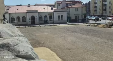 Granitowa rewolucja w sercu Łukowa. Plac Narutowicza nabiera kształtów!