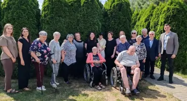 Nowe życie dawnej szkoły. W Jakuszach ruszyło wyjątkowe miejsce dla seniorów