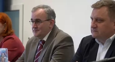 Puste ławki w Gręzówce i Zalesiu? Raport ujawnia, co czeka gminne szkoły za kilka lat