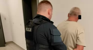 CHCIAŁ WROBIĆ ŻONĘ I WEZWAŁ POLICJĘ! Bezczelny tyran sam trafił za kraty. To, co robił w domu, przeraża!