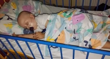 Dramatyczna walka o życie niespełna trzyletniego Antosia. Maluch przeszedł operację. 