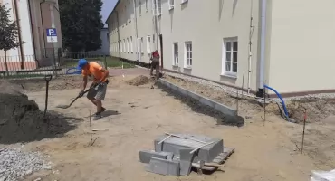Wielka budowa przy Podwyższeniu Krzyża Świętego. Nowy parking nabiera już realnych kształtów