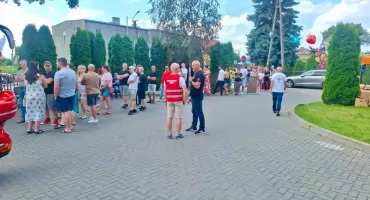 Wielka mobilizacja w Tuchowiczu! Mieszkańcy oddają krew, by pomóc Martynie i jej dzieciom