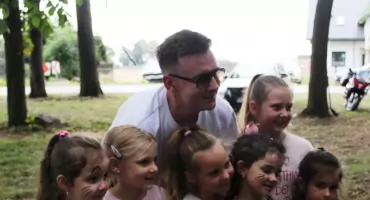 Bastek porwał publiczność w Tuchowiczu! Zobacz zdjęcia z koncertu i z fanami [FOTO]