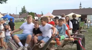 DRAMAT NA FESTYNIE W TUCHOWICZU! 13-LATEK WYSTAWIŁ NOGĘ Z WOZU. LĄDOWAŁ ŚMIGŁOWIEC RATUNKOWY