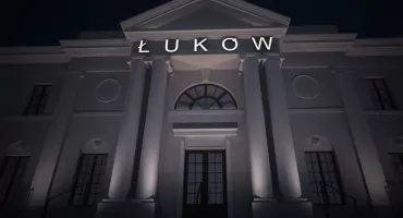 Zamiast pustych kątów – teatr i koncerty. Dworzec PKP w Łukowie zmieni się w centrum kultury