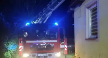 Pożar w Bystrzycy. Kilka zastępów straży w akcji w środku nocy!