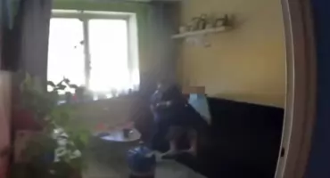 O KROK OD PIEKŁA W SIEDLCACH! Pijany 65-latek chciał wysadzić blok. Bohater w mundurze rzucił się na zapalniczkę! (WIDEO)
