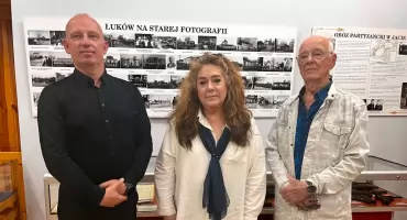 Pamięć o bohaterach konspiracji wciąż żywa. Wyjątkowa wizyta potomków rodziny Szlendaków w Łukowie