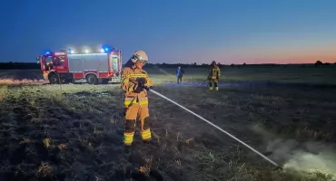 Pożar w Wesołówce. Zgłoszenie brzmiało groźnie, ale traktor był cały   