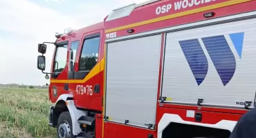Groźnie brzmiące zgłoszenie w Burcu. Zamiast pożaru domu – ogień na nieużytkach