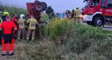 Traktor w rowie, traktorzysta w szpitalu. Pobrano krew na zawartość alkoholu 