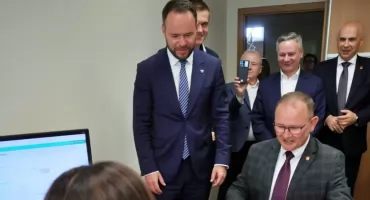 SZTURM NA PASZPORTY W ŁUKOWIE! Ponad 400 wniosków w zaledwie miesiąc