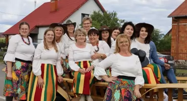 Powiatowy Piknik Ludowy w Kopinie. Dawne tradycje połączyły pokolenia