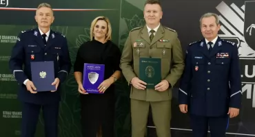 Przepustka do służby w formacjach mundurowych. Zespół Szkół w Radoryżu Smolanym z oficjalnym wsparciem Policji i Straży Granicznej