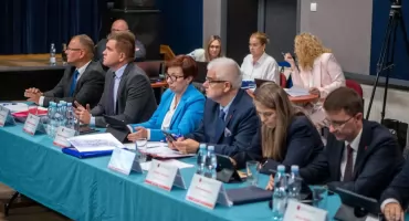 Koparki, kamery i paczkowarka do wody zamiast 