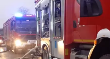 Pilna interwencja strażaków w Łukowie. Plama oleju na alejach Kaczyńskich