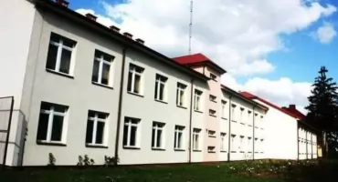 Chaos na pięć dni przed szkołą. Zespół w Dębowicy rozwiązany mimo protestów dyrektora
