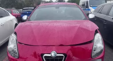 PIJANA JAK BELA WJECHAŁA W OPLA! 2 promile, zero prawa jazdy i... mroczna tajemnica 43-latki!