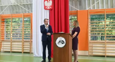 Pierwszy dzwonek i duże wsparcie dla Zespołu Szkół w Stoczku Łukowskim. Powiat inwestuje w halę sportową