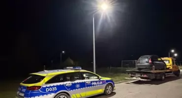 Bez OC, badań i ze słabym światłem. Pijana kierująca zatrzymana przez  policję