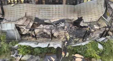 NIEBYWAŁA TRAGEDIA.  Nocna walka z żywiołem!  Ponad 700 m² hali poszło z dymem!
