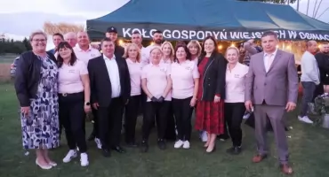 Tłumy w Osinach! Najpiękniejszy wieniec, zapach świeżego chleba i pyszności na stoiskach KGW [GALERIA]