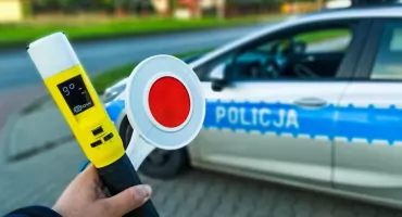 Poranna kontrola na ulicy Żelechowskiej w Łukowie. Kierowca Mercedesa miał prawie pół promila