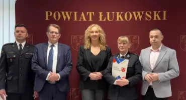 Nowy sprzęt w wozie OSP Adamów. Pomogły pieniądze z powiatu