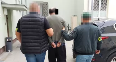 HORROR PRZEZ TELEFON! Postawił na nogi służby i rzucał w policjantów cegłami. Grozi mu 20 lat więzienia!