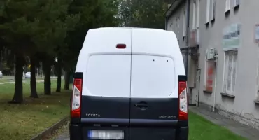 Nie zauważył pieszego za busem. Groźne potrącenie pod apteką