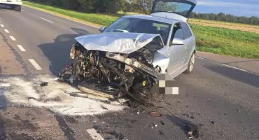 Fatalne zderzenie pod Kockiem. Rozbite auta, trzy osoby trafiły do szpitali [ZDJĘCIA]
