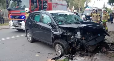 Dachowanie w Stoczku Łukowskim. Auto leżało na boku