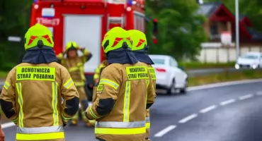 Kilometrowa plama na drodze w Krynce. Strażacy neutralizowali wyciek na odcinku 3 kilometrów