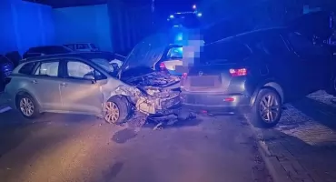 PIJACKI RAJD W ŚRODKU NOCY! 24-latek bez prawa jazdy skasował auto i bramę. Dzielny świadek dał mu nauczkę!