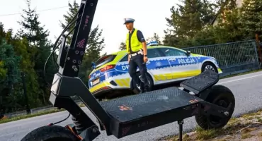 Groźny upadek na hulajnodze elektrycznej w Łukowie. 15-latek zabrany przez śmigłowiec LPR