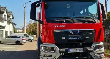 Pęknięta rura w Adamowie. Woda zalała garaż i kotłownię budynku mieszkalnego