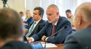 „Rada podzielona na obozy?”. Gorący spór w Łukowie o politykę na obchodach historycznych