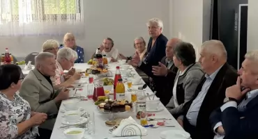 Wspólny obiad i dobre rozmowy. KGW „Stokrotki” z Aleksandrowa gościło seniorów