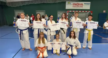 Osiem pucharów na dziewięciu zawodników. Świetny start karateków ze Stanina w Siemianowicach Śląskich