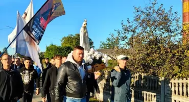 Męskie świadectwo wiary na ulicach Łukowa. Wojownicy Maryi przeszli w procesji różańcowej