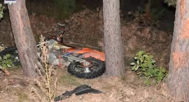 Nocny horror w lesie pod Łukowem! Zadzwonił na policję, krzyknął, że leży krwawiący w ciemnościach... i padła mu bateria!