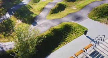 Rolki, rowery i deskorolki idą w ruch. Nad Krzną w Łukowie rusza budowa pumptracka