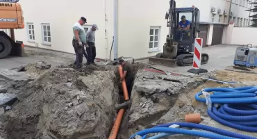 Spore zmiany wokół parafii Podwyższenia Krzyża Świętego w Łukowie. Wykonano parkingi, oświetlenie i system nawadniania