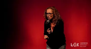 Porywający stand-up w ŁUK-u. Katarzyna Piasecka zachwyciła łukowską publiczność programem „Bagus”