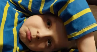 Ukradli puszki dla chorego 8-latka! Zrozpaczona mama błaga o pomoc: „Nasz syn chce żyć”