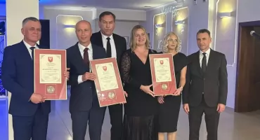 Mamy powód do dumy! Gmina przyznała pierwsze tytuły „Mistrzowskiej Szkoły”. Jedna z nich pobiła powiatowy rekord